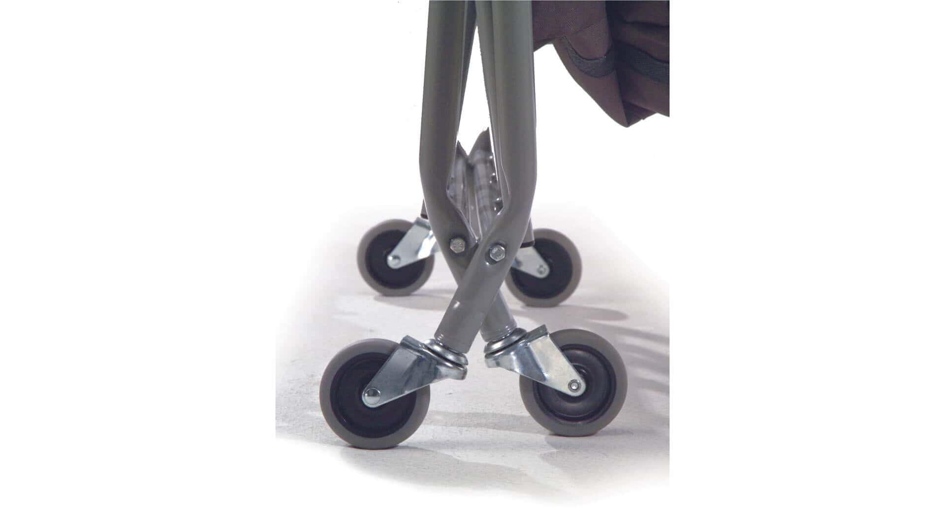 Reinigungswagengestell mit Lenkrollen Reinigungswagengestell mit grauem Metallgestell und vier Lenkrollen für den professionellen Einsatz in der Gebäudeinstandhaltung
