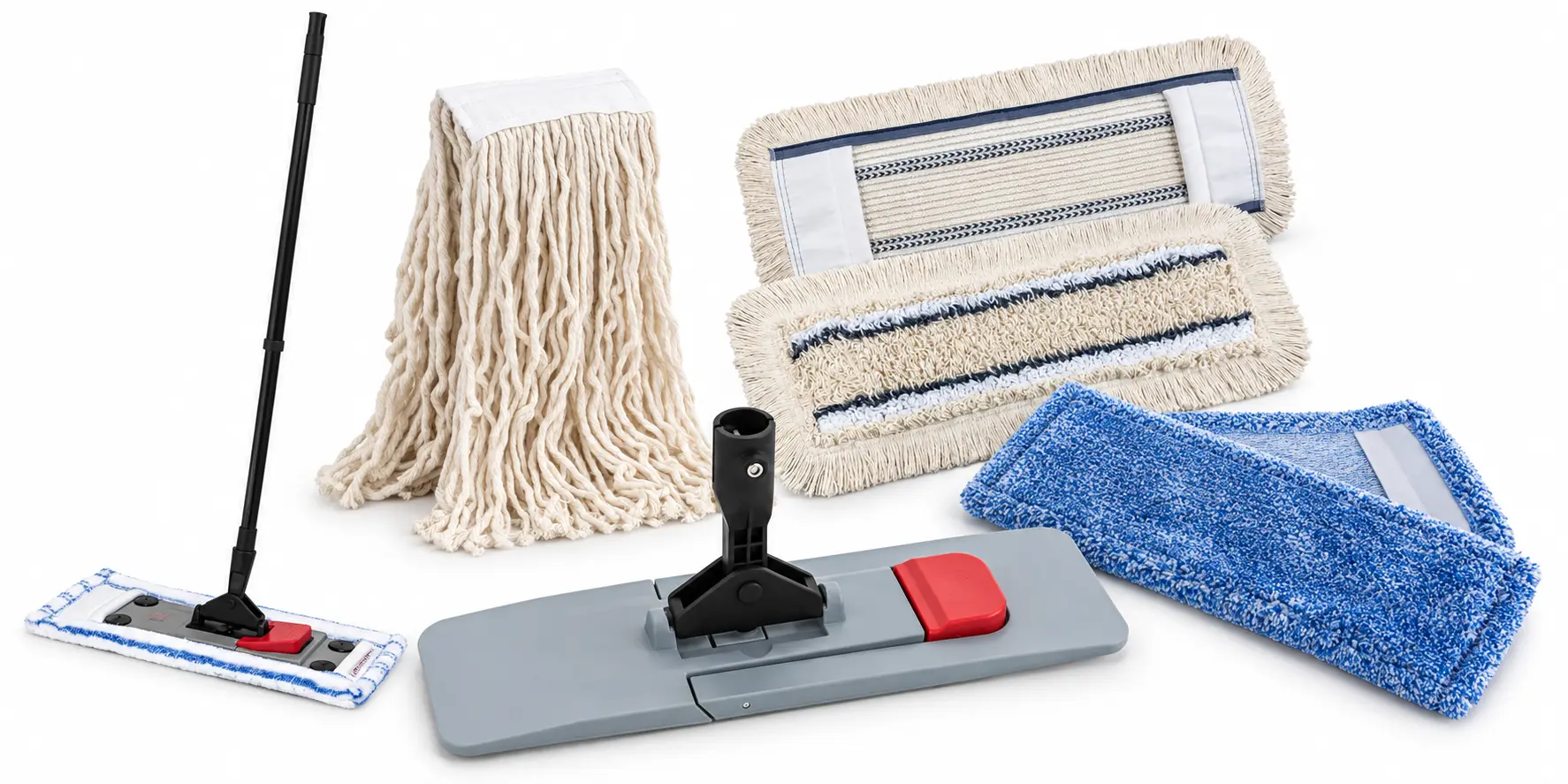 Sammlung verschiedener professioneller Reinigungsmopps, Moppköpfe und Mopphalter auf weißem Hintergrund