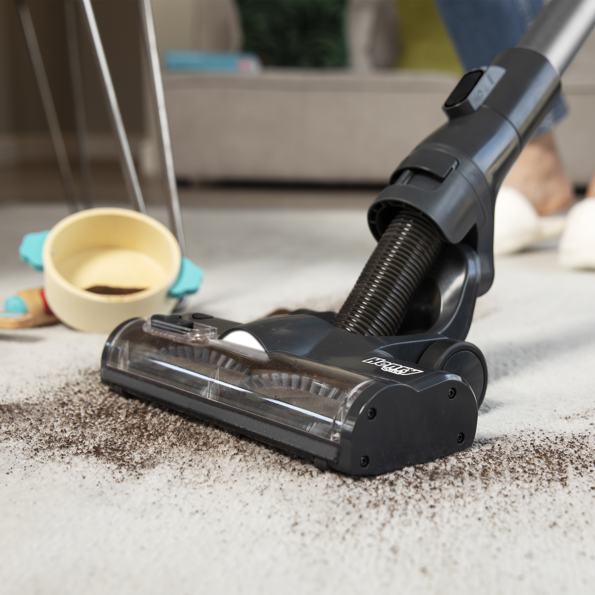 Bodendüse für Staubsauger mit transparentem Gehäuse und rotierenden Bürsten für effektive Teppichreinigung