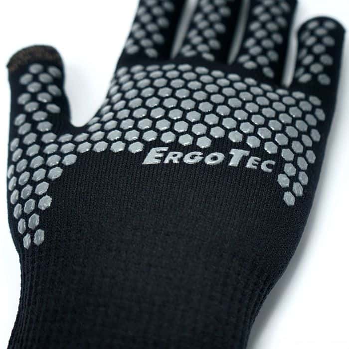 ErgoTec Grip-Handschuh Schwarzer ErgoTec-Handschuh mit sechseckigem Griffmuster und Logo