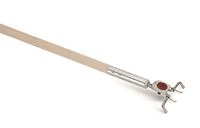 Greifzange mit langem Holzstiel und Metallgreifmechanismus für die professionelle Objektpflege und Reinigung Greifzange mit langem Holzstiel und Metallgreifmechanismus für die professionelle Objektpflege und Reinigung