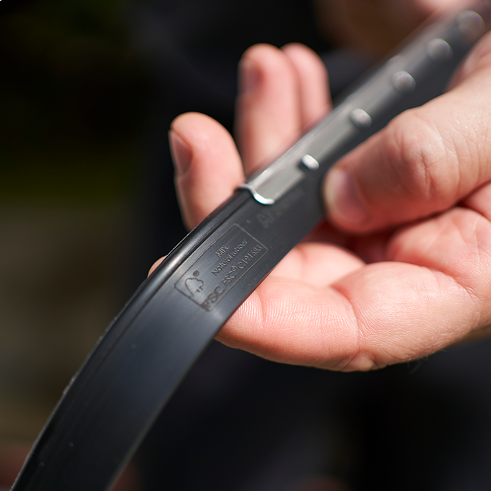 Wischgummi für Fensterreinigung mit grauem Profil und Halterung, geeignet für professionelle Reinigung