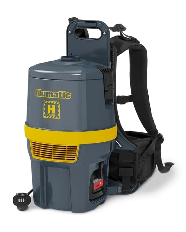 Numatic H Class Rucksackstaubsauger mit grau-gelbem Gehäuse und Tragesystem für professionelle Gebäudereinigung Numatic H Class Rucksackstaubsauger mit grau-gelbem Gehäuse und Tragesystem für professionelle Gebäudereinigung