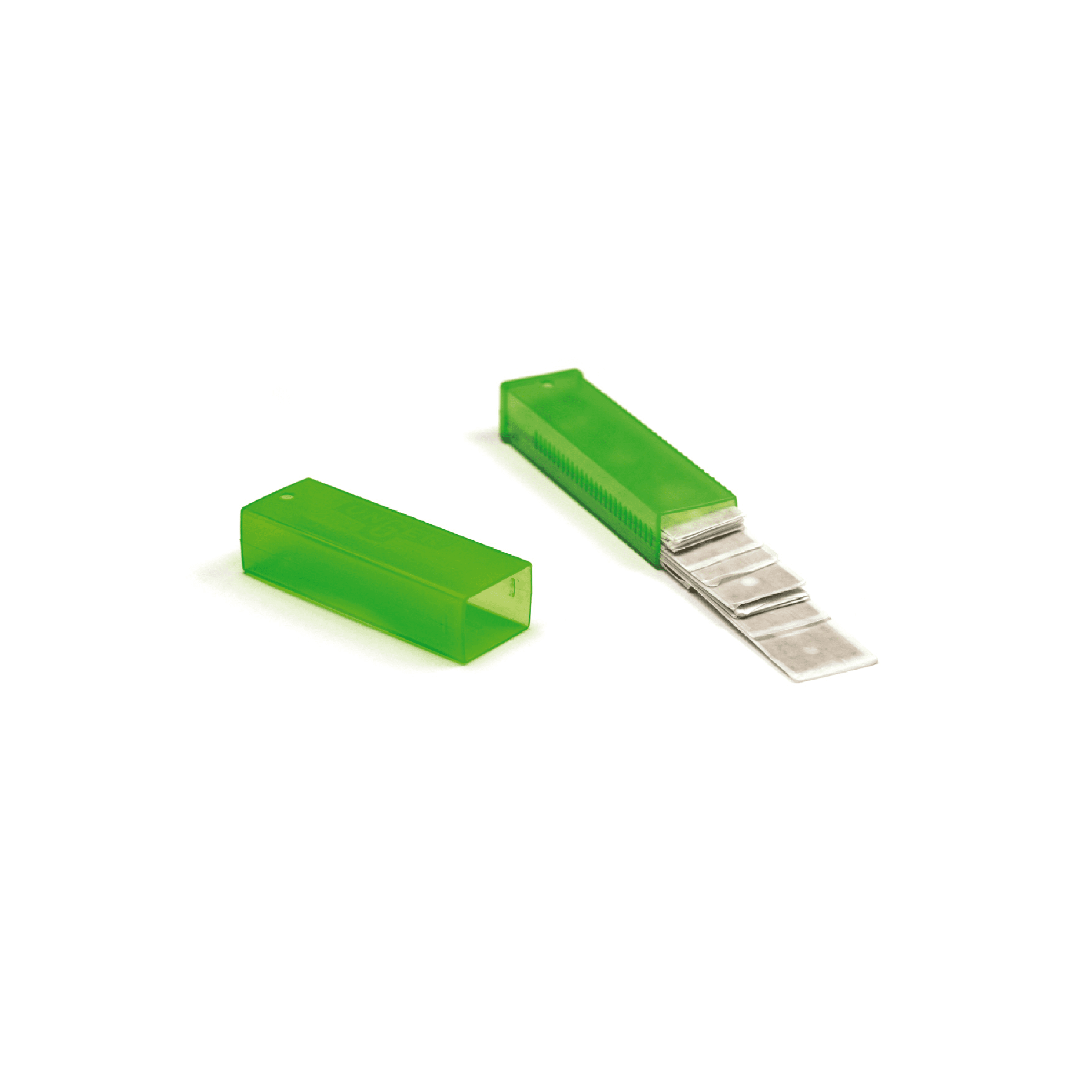 Grüner Klingenschneider mit Schutzhülle Grüne Plastikbox mit Metallklingenschneider und Deckel.