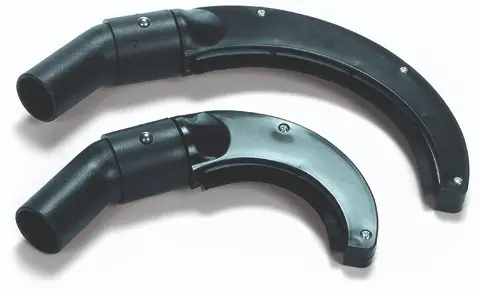 Zwei schwarze, gebogene Reinigungsbürsten für Staubsauger mit integrierten Borsten und einem Schlauchanschluss für eine effiziente Staubentfernung. Zwei schwarze, gebogene Reinigungsbürsten für Staubsauger mit integrierten Borsten und einem Schlauchanschluss für eine effiziente Staubentfernung.