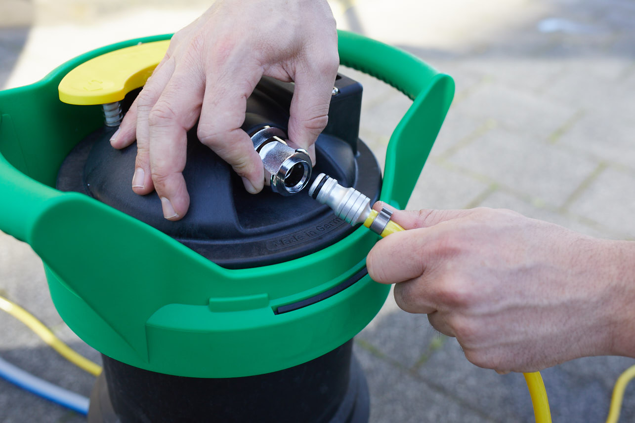 Unger TDS-Gerät mit digitalem Display und gelbem Anschluss für die Wasseraufbereitung