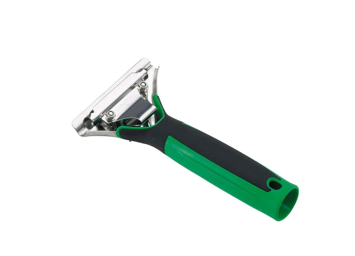 Unger Glasschaber mit ergonomischem Griff Unger Glasschaber mit Metallkopf und ergonomischem grün-schwarzem Griff für professionelle Fensterreinigungsaufgaben