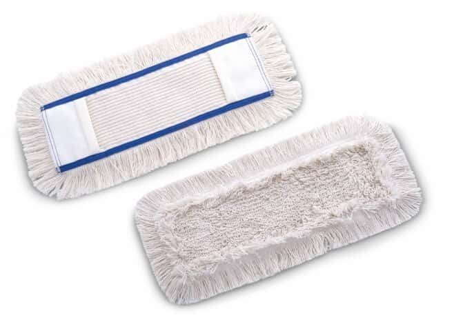 Professionelle Moppköpfe mit Baumwollfransen Weiße Moppköpfe aus Baumwollfransen mit blauem Besatz und Taschen für die professionelle Bodenreinigung in Gewerbegebäuden