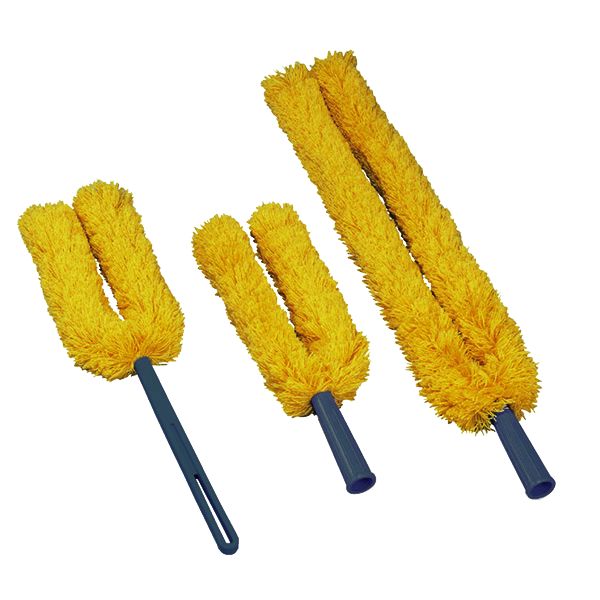 Staubwedelköpfe aus Mikrofaser Drei gelbe Staubwedelköpfe aus Mikrofaser mit blauen Kunststoffaufsätzen für professionelles Staubwischen bei der Gebäudeinstandhaltung